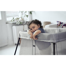 BABYBJORN - Travel Crib Light, Silver + Fitted Sheet Bundle Pack Image 2